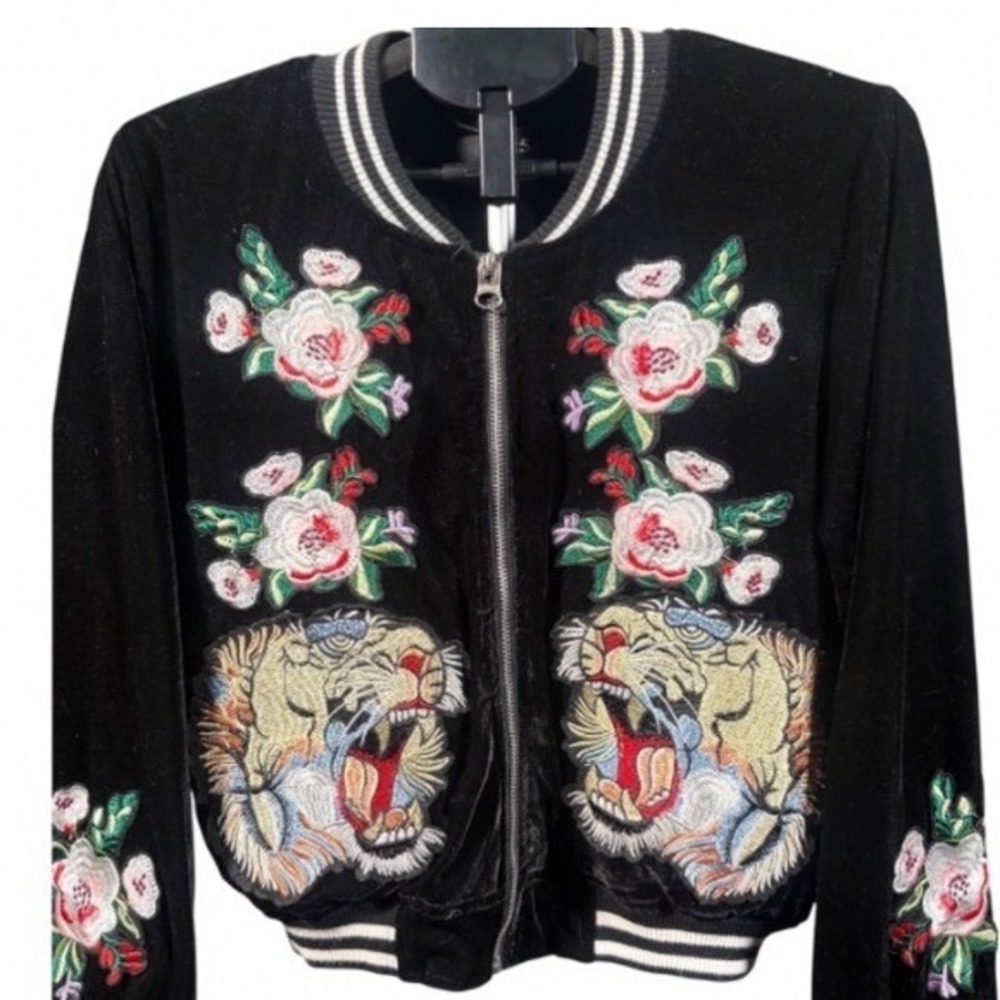 36.5 Black Velvet Embroidered Tiger Floral Bomber Jacket Size Large - Picture 2 of 11
